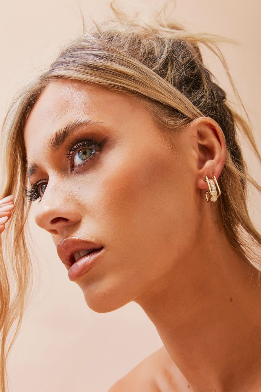 Earrings | Sage and Paige Facade Hoop Earrings - Gold